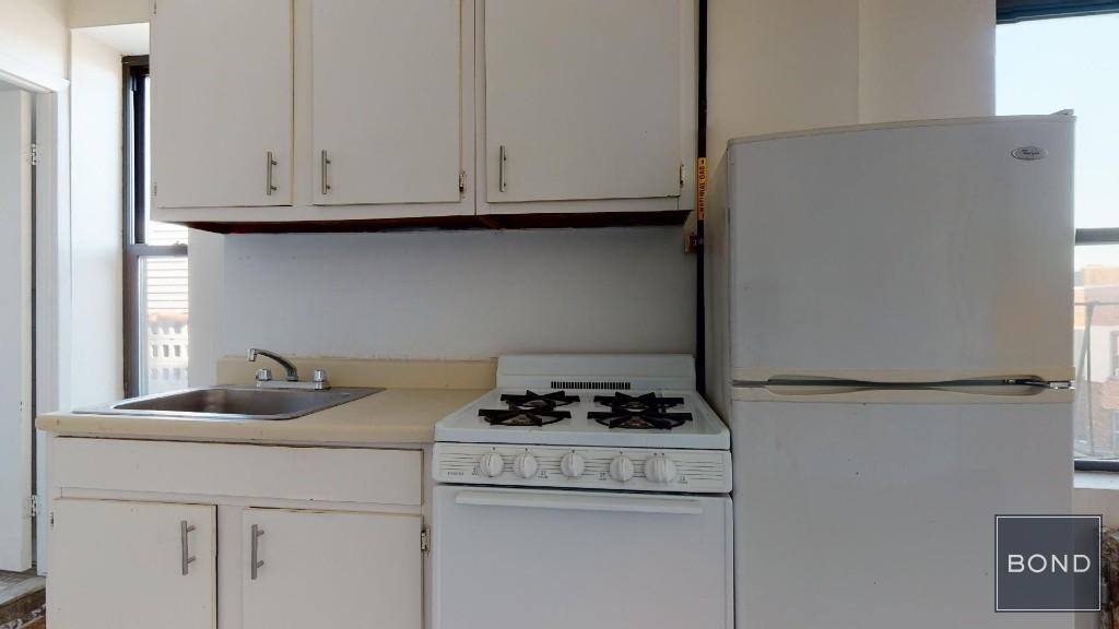 East 14th Street - Photo 4