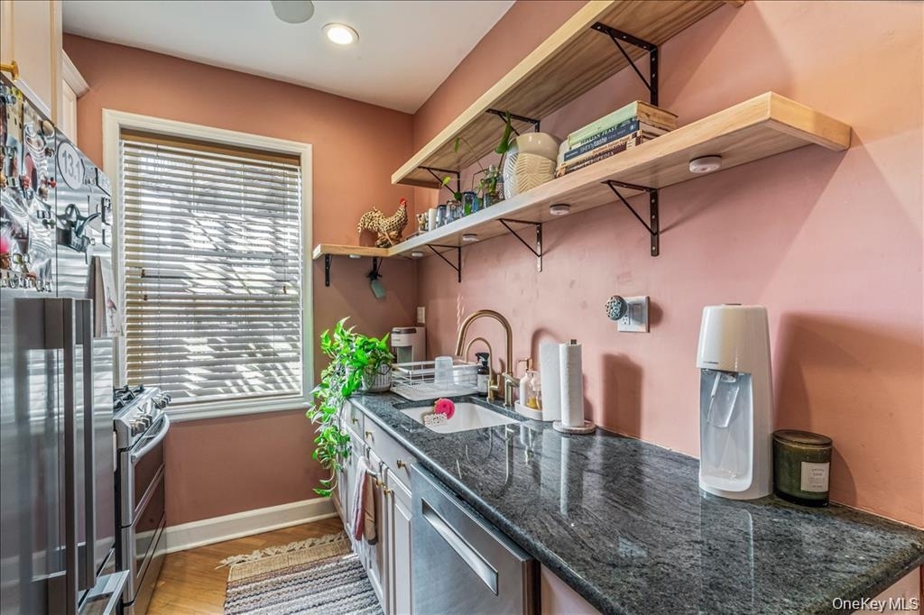 Douglaston Parkway - Photo 12