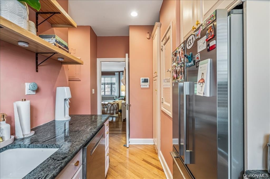 Douglaston Parkway - Photo 13