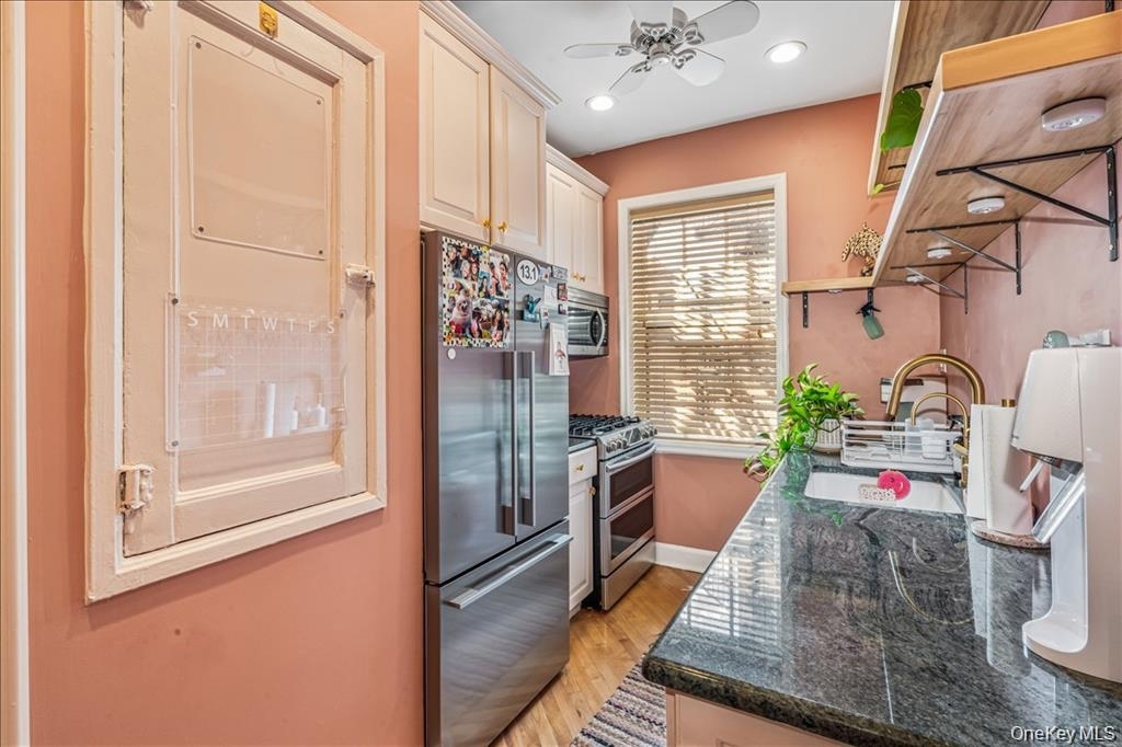 Douglaston Parkway - Photo 11