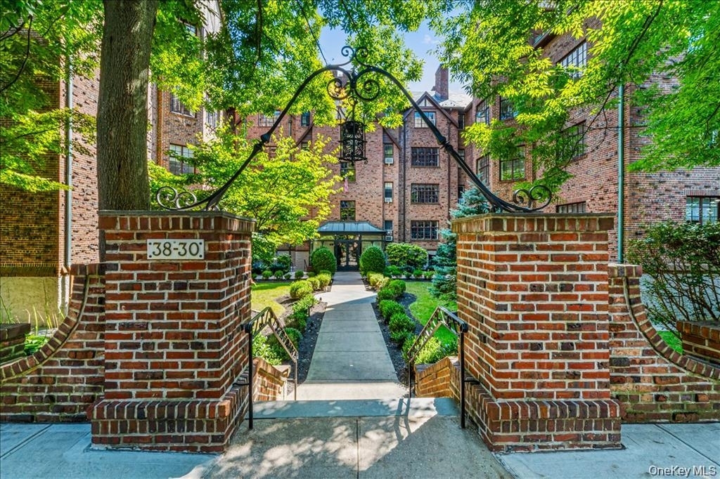 Douglaston Parkway - Photo 0
