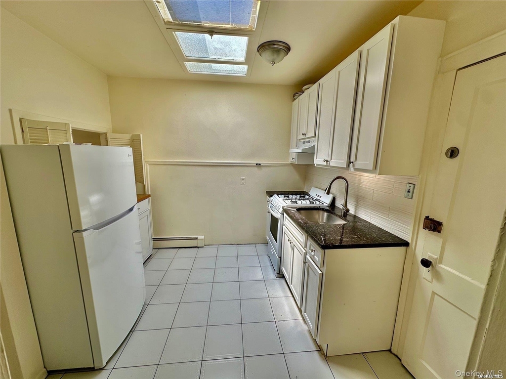 918 Hempstead Turnpike - Photo 2