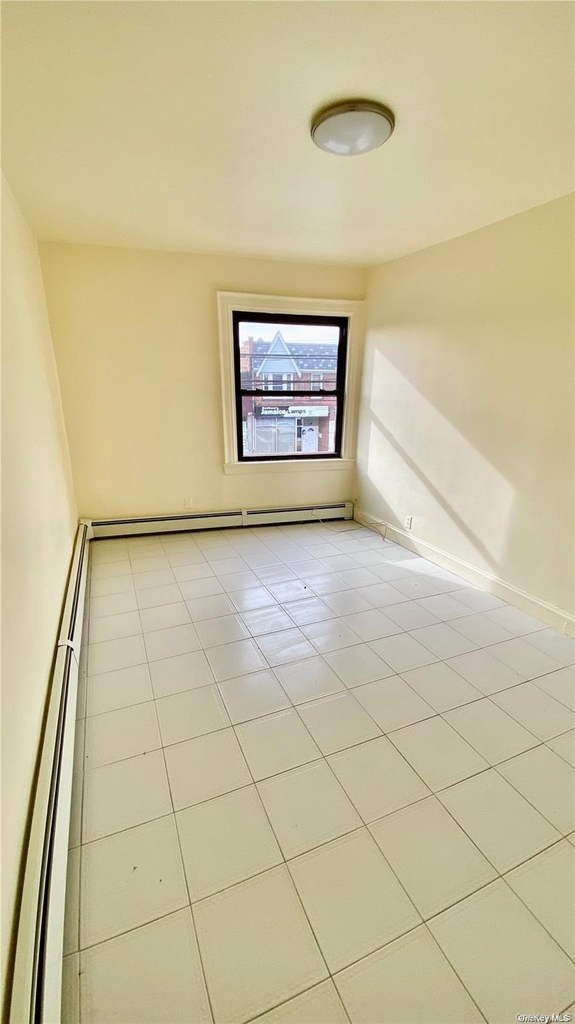 918 Hempstead Turnpike - Photo 6