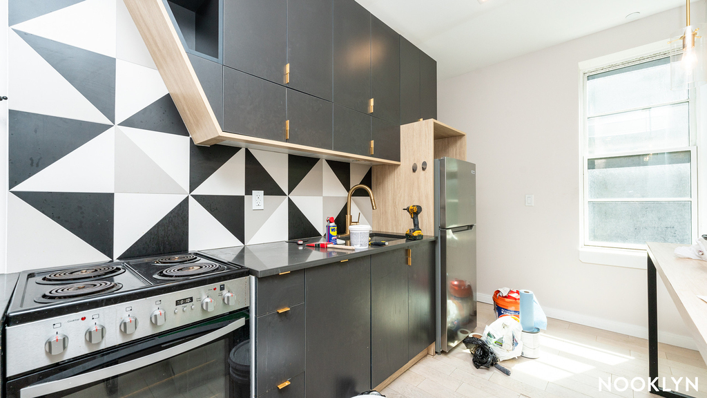 978 Kent Ave 11205 - Photo 11