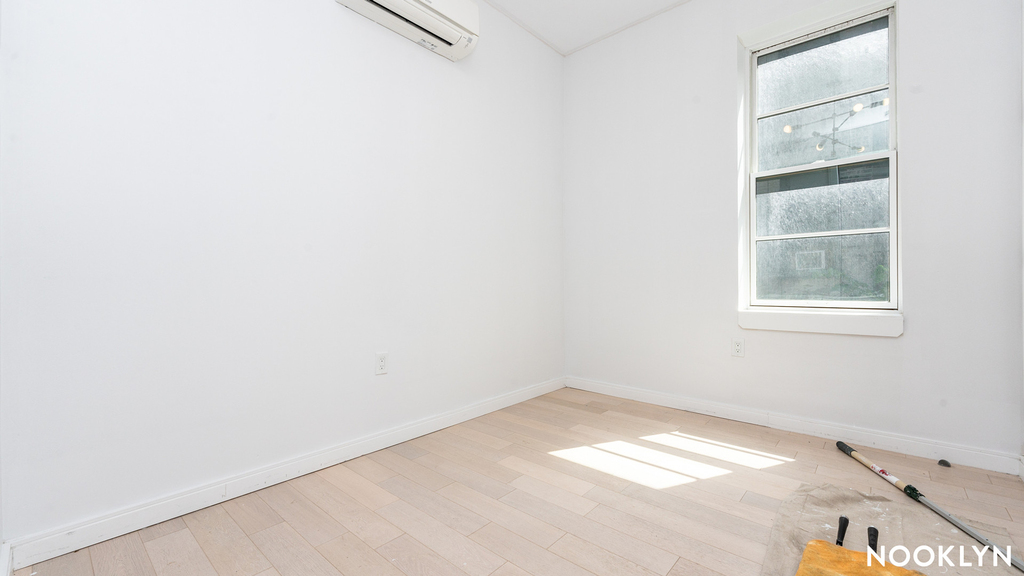 978 Kent Ave 11205 - Photo 4