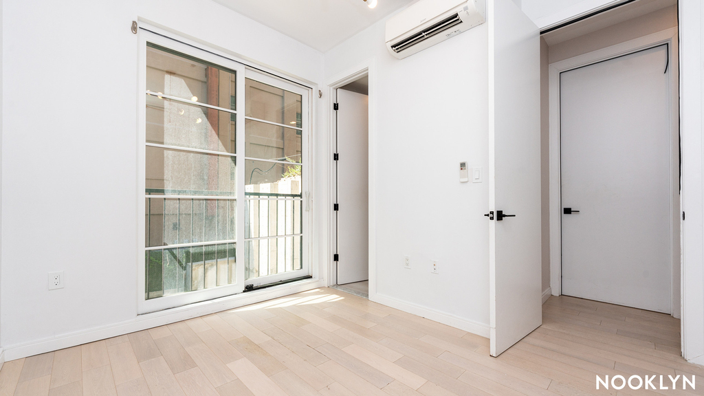 978 Kent Ave 11205 - Photo 18