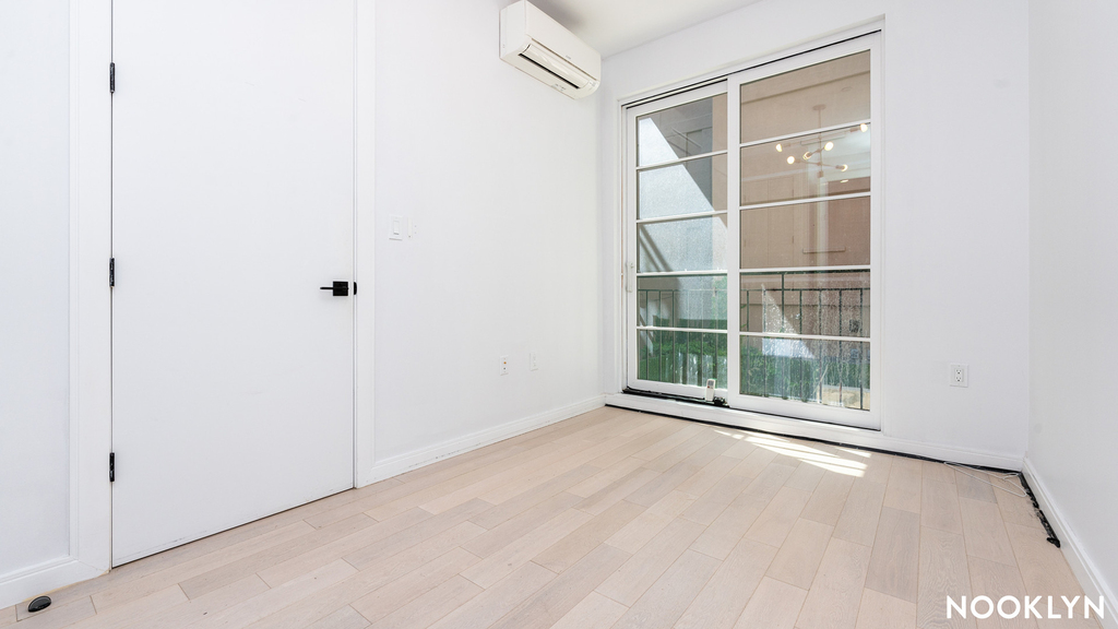978 Kent Ave 11205 - Photo 19