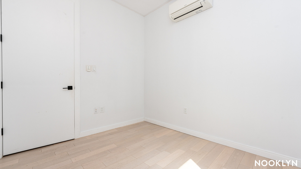 978 Kent Ave 11205 - Photo 6
