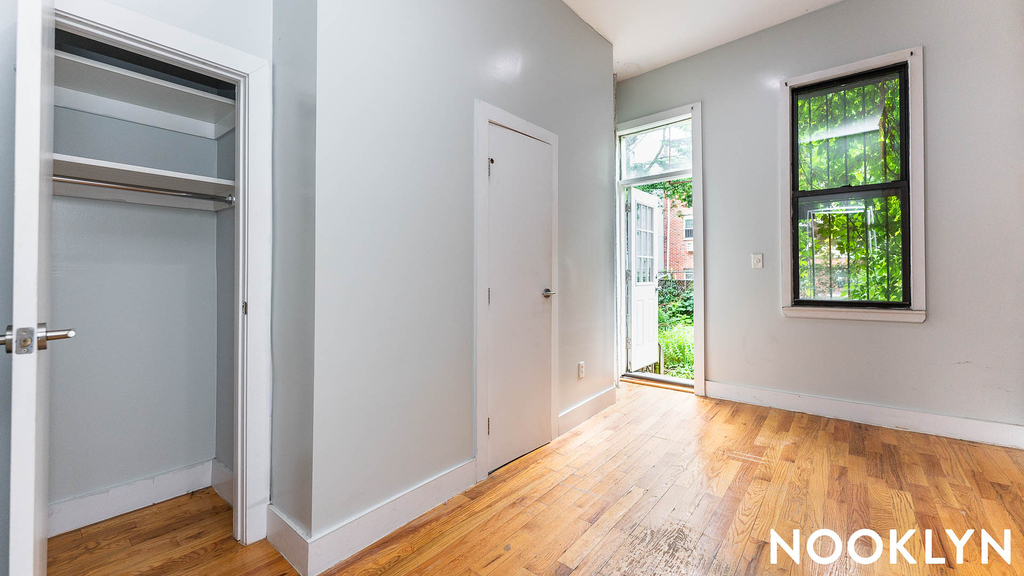 86 Menahan St  11221 - Photo 5