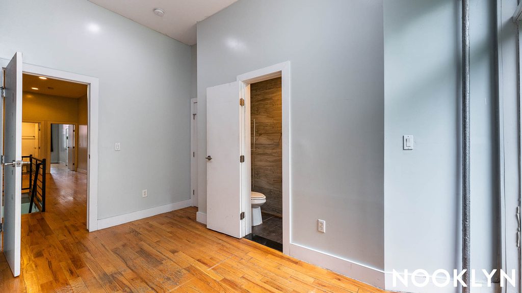 86 Menahan St  11221 - Photo 6