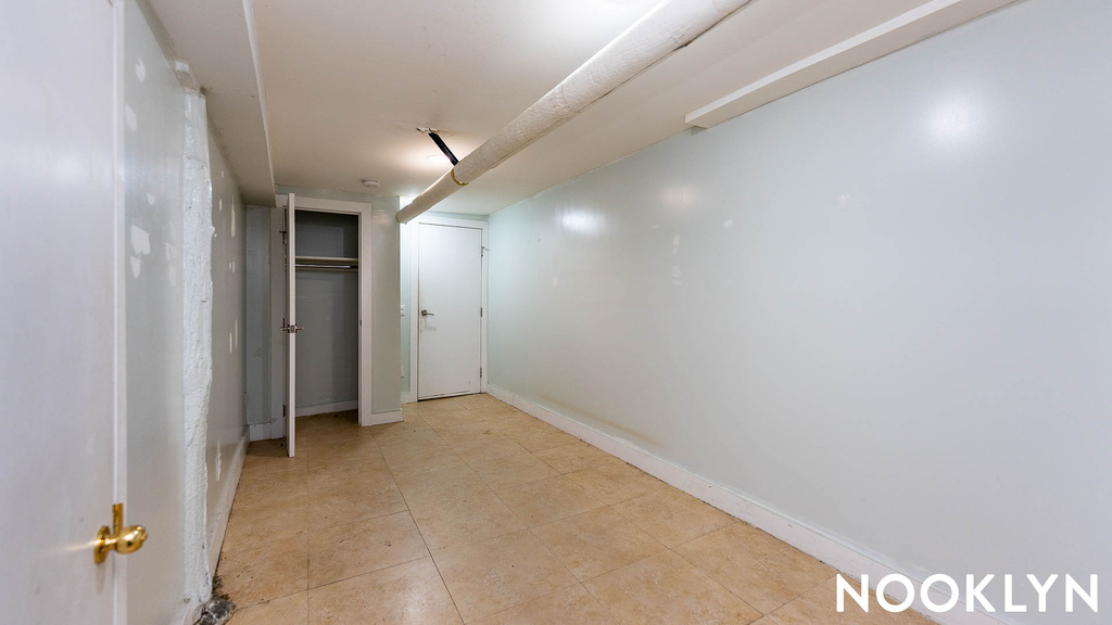 86 Menahan St  11221 - Photo 15