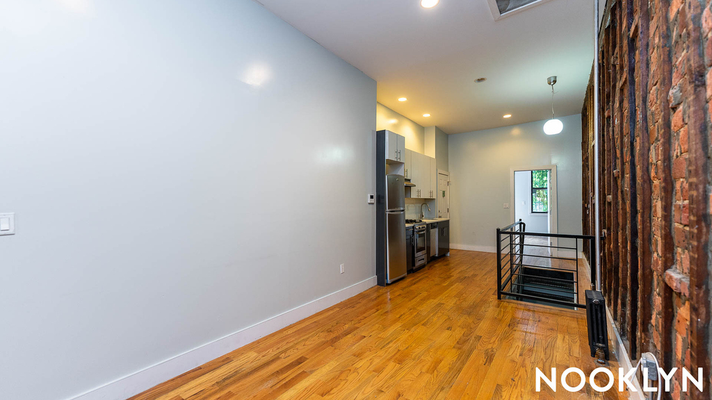86 Menahan St  11221 - Photo 17