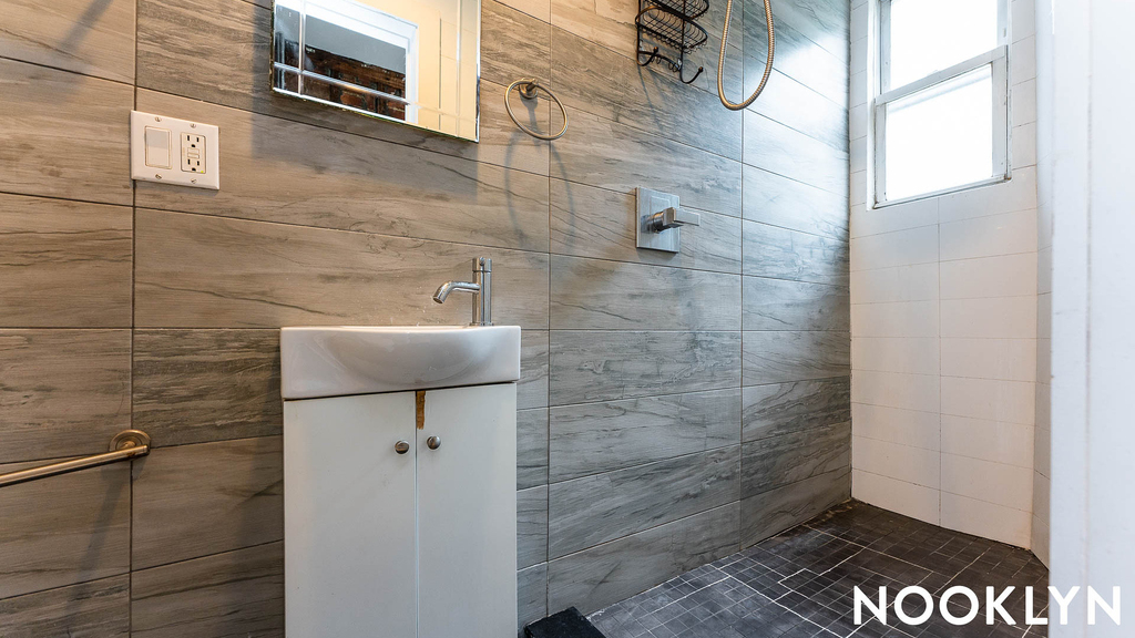 86 Menahan St  11221 - Photo 8