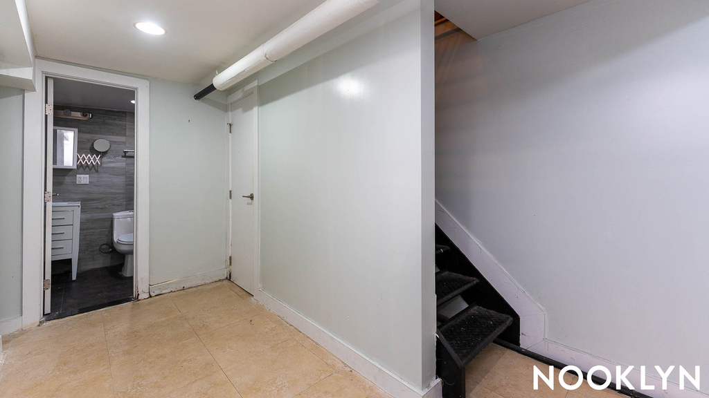 86 Menahan St  11221 - Photo 10