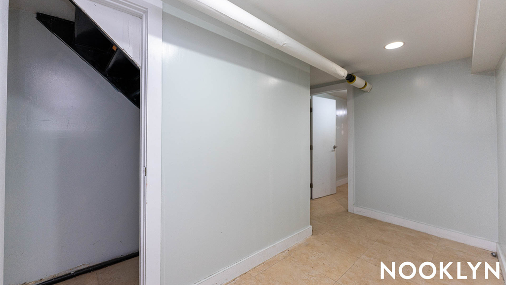 86 Menahan St  11221 - Photo 11