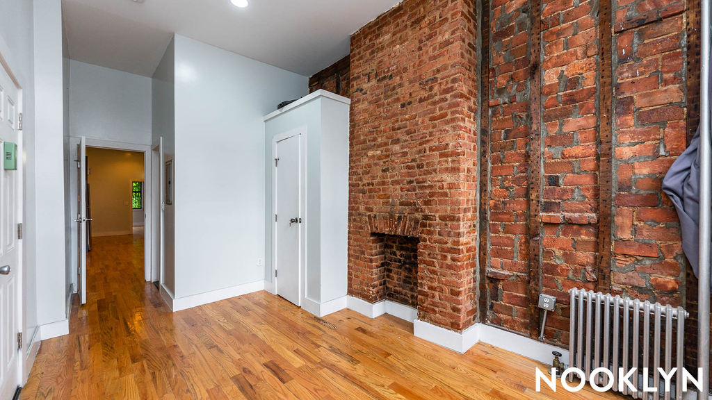 86 Menahan St  11221 - Photo 3