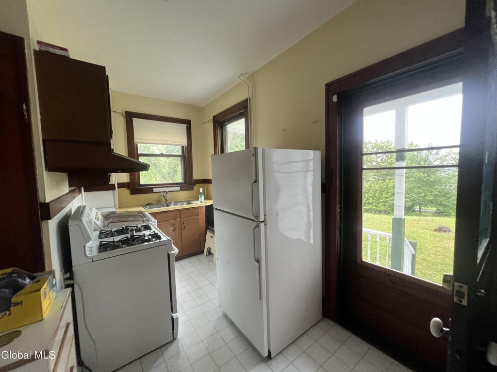8 Summit Street - Photo 3