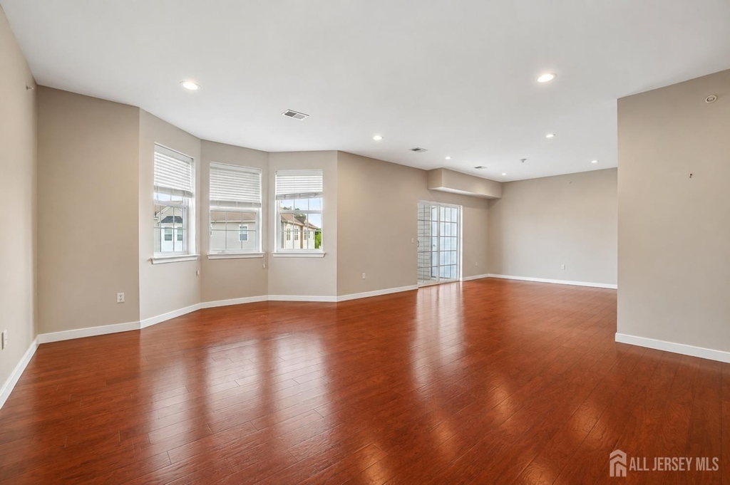 347 Pond Lane - Photo 2