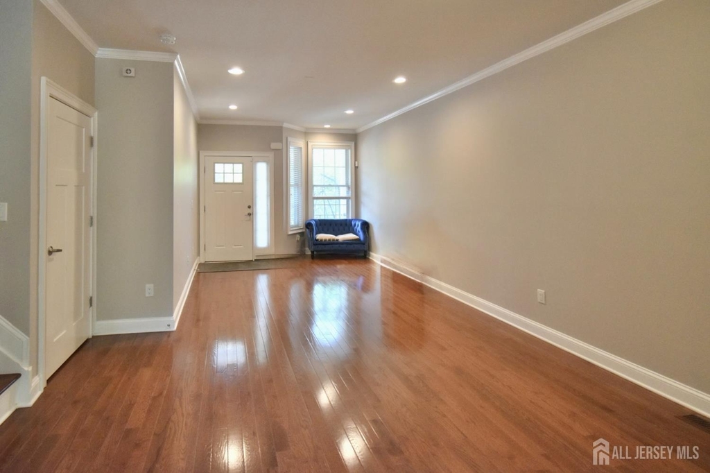 61 Mccormick Avenue S - Photo 5