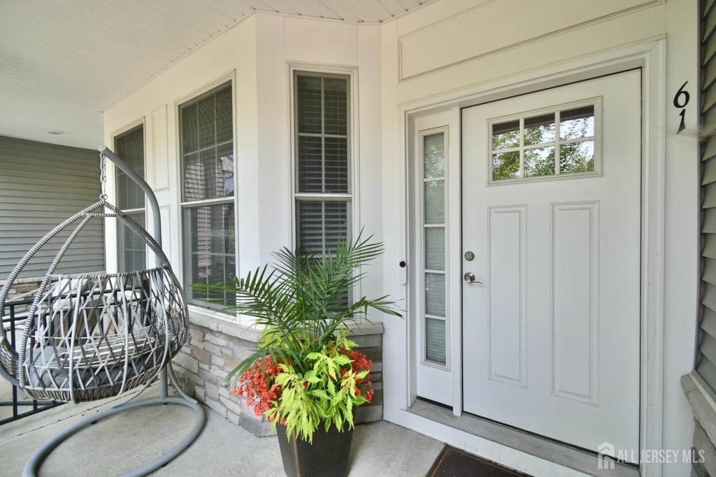 61 Mccormick Avenue S - Photo 1
