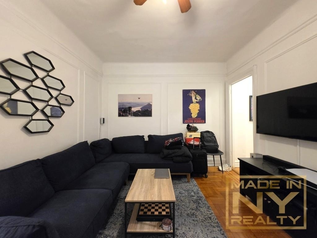 421 W 24th Street - Photo 3