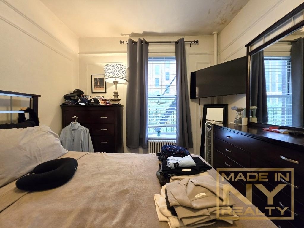 421 W 24th Street - Photo 6