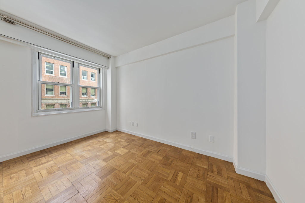 210 E 63rd Street - Photo 3