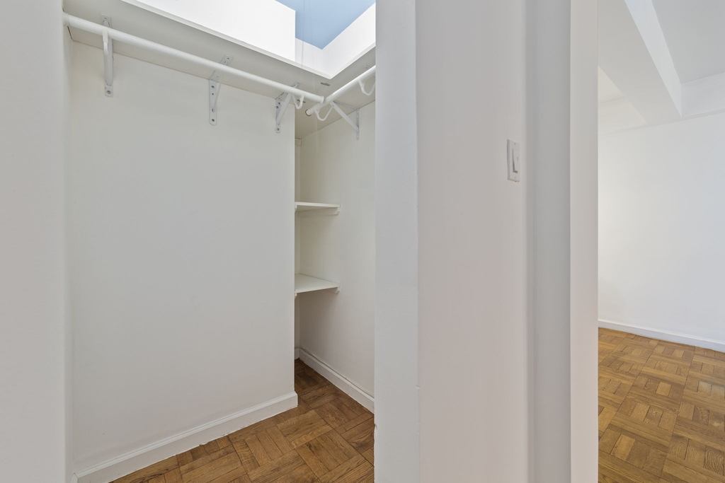 210 E 63rd Street - Photo 4