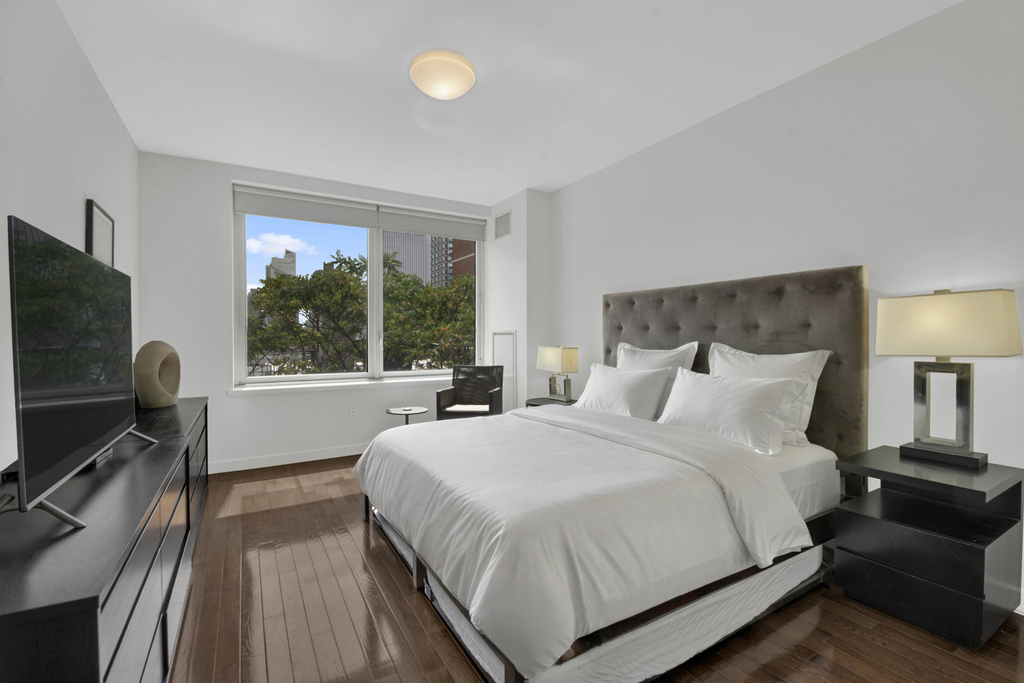 462 W 58th Street - Photo 10