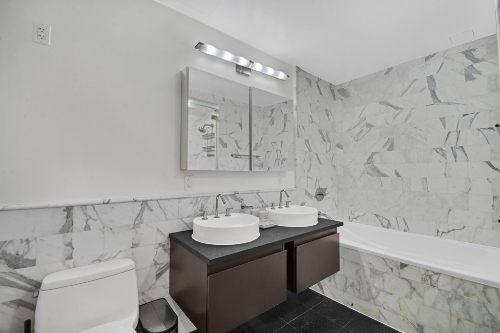 462 W 58th Street - Photo 11