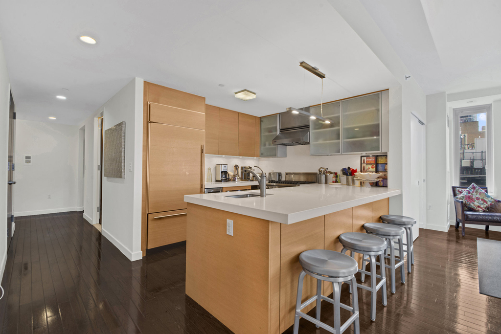 462 W 58th Street - Photo 4