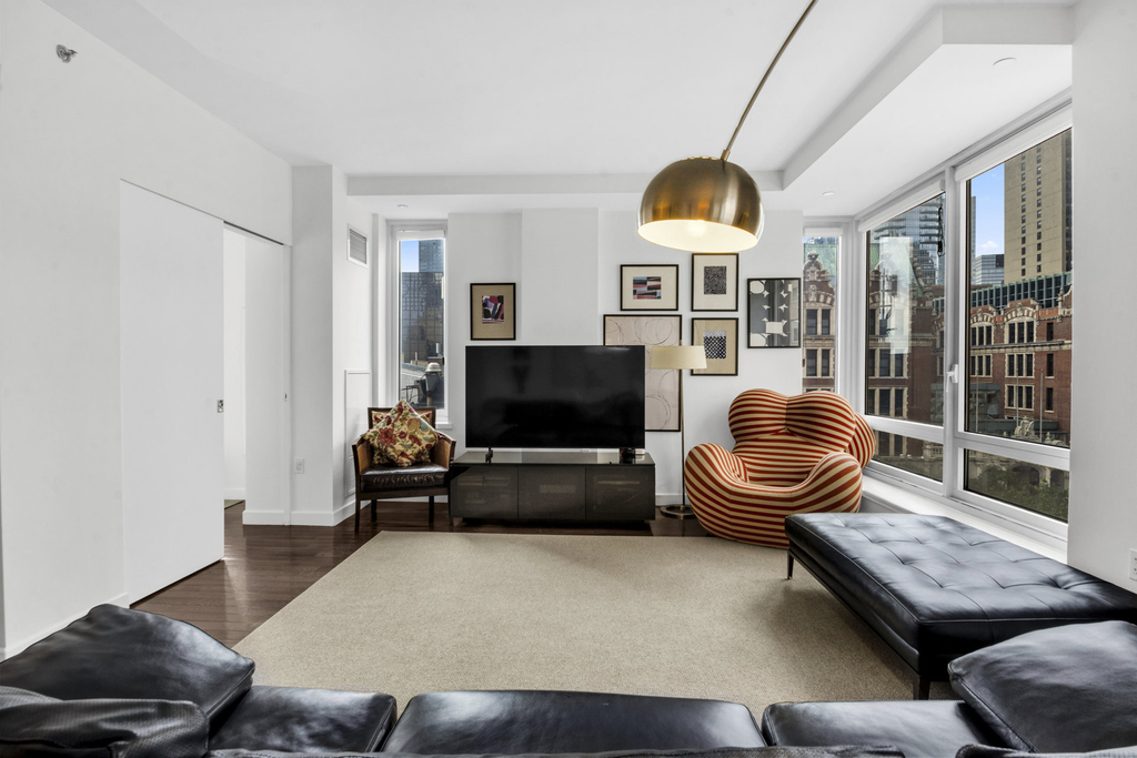 462 W 58th Street - Photo 3