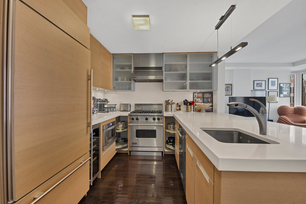 462 W 58th Street - Photo 6