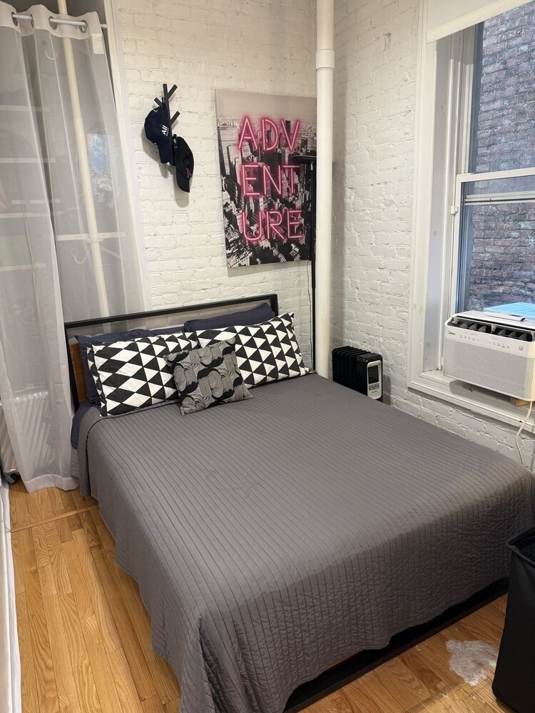 438 W 49th Street - Photo 9