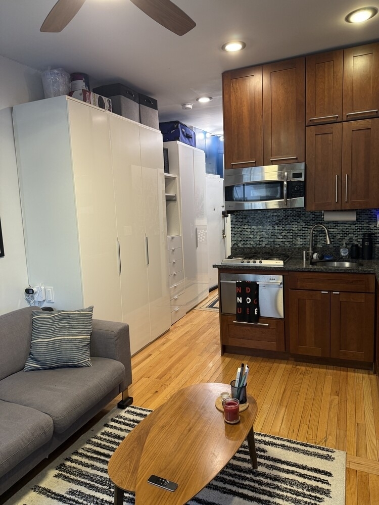 438 W 49th Street - Photo 5
