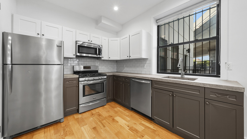 252 S 3rd St 11211 - Photo 0