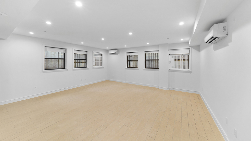 252 S 3rd St 11211 - Photo 12
