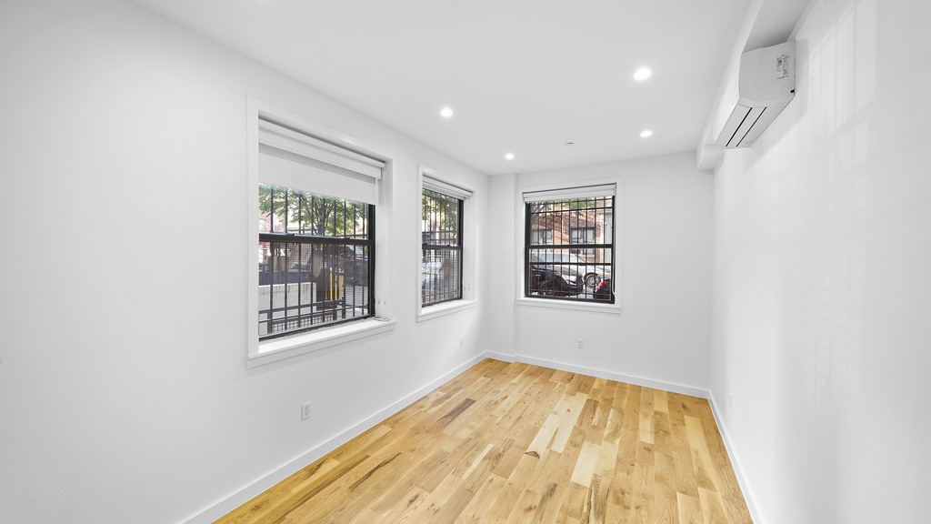252 S 3rd St 11211 - Photo 1