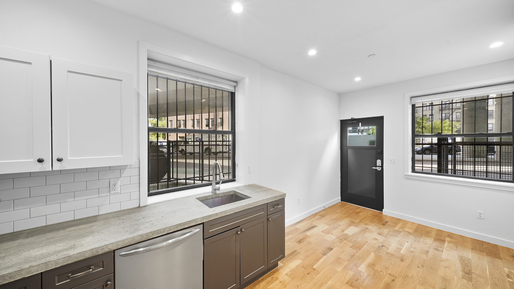 252 S 3rd St 11211 - Photo 16