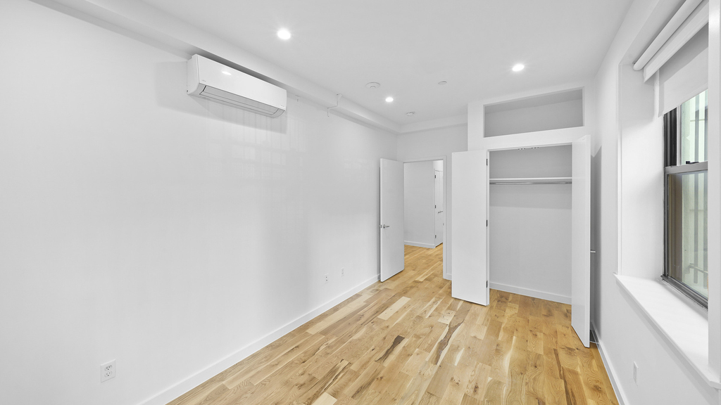 252 S 3rd St 11211 - Photo 2