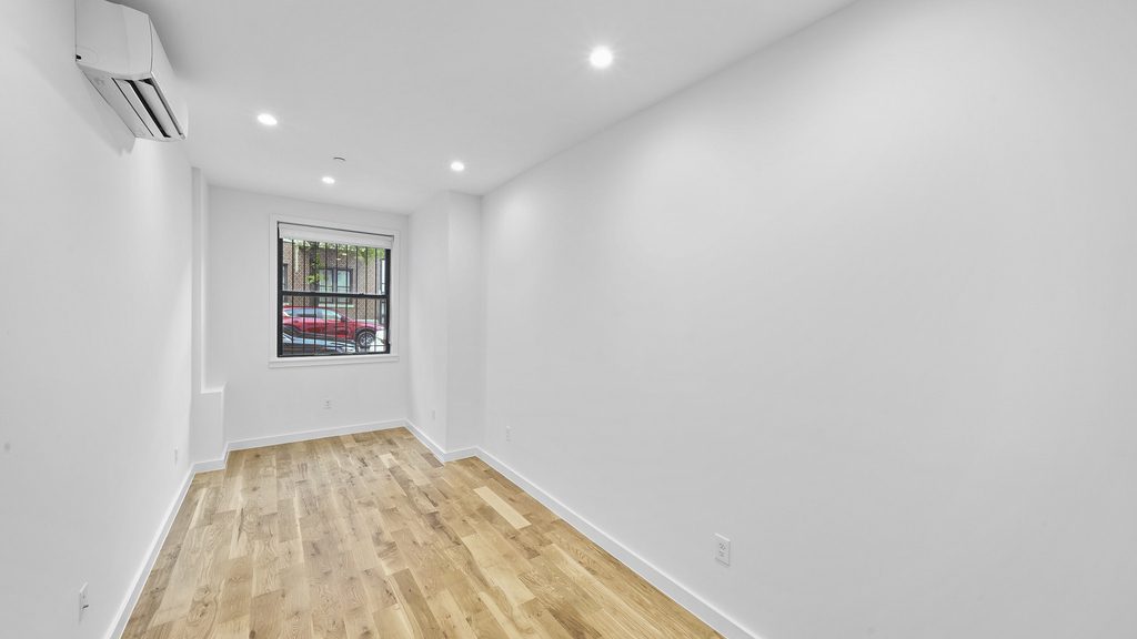 252 S 3rd St 11211 - Photo 4