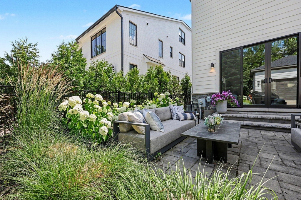 484 Park Street - Photo 4