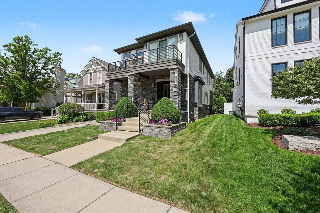 484 Park Street - Photo 2