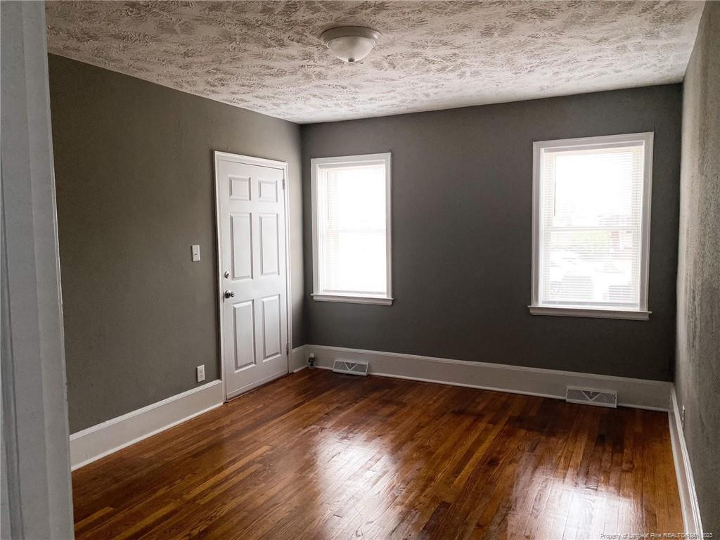 210 E 16th Street - Photo 4