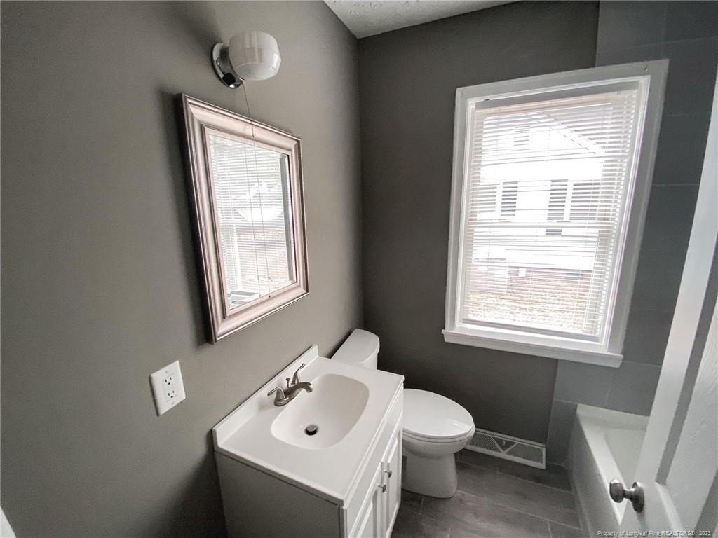 210 E 16th Street - Photo 9