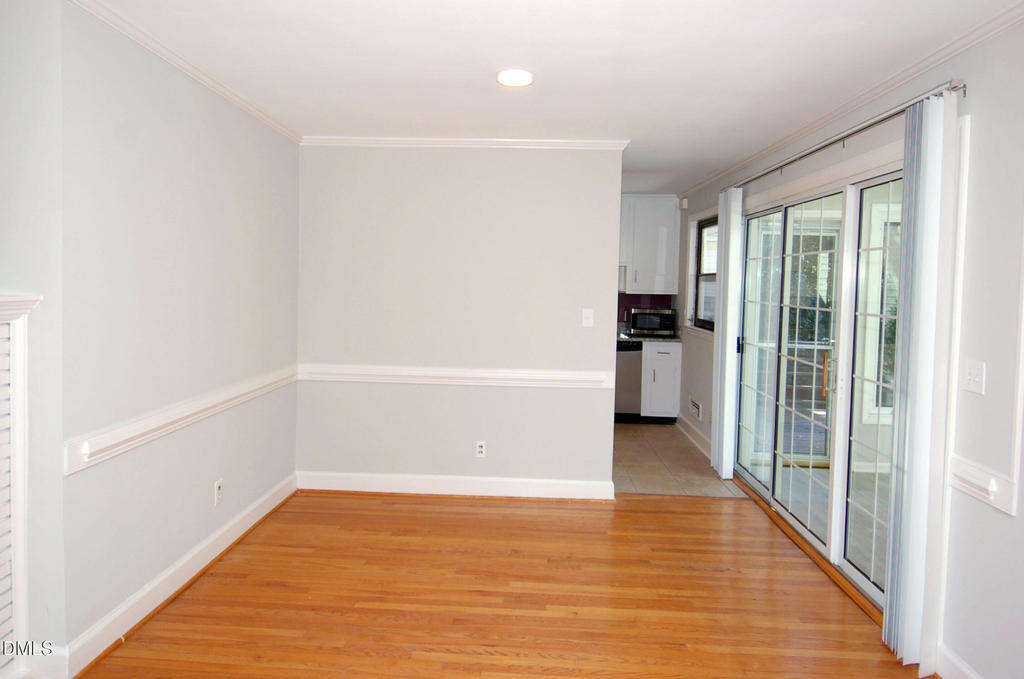 727 Graham Street - Photo 5