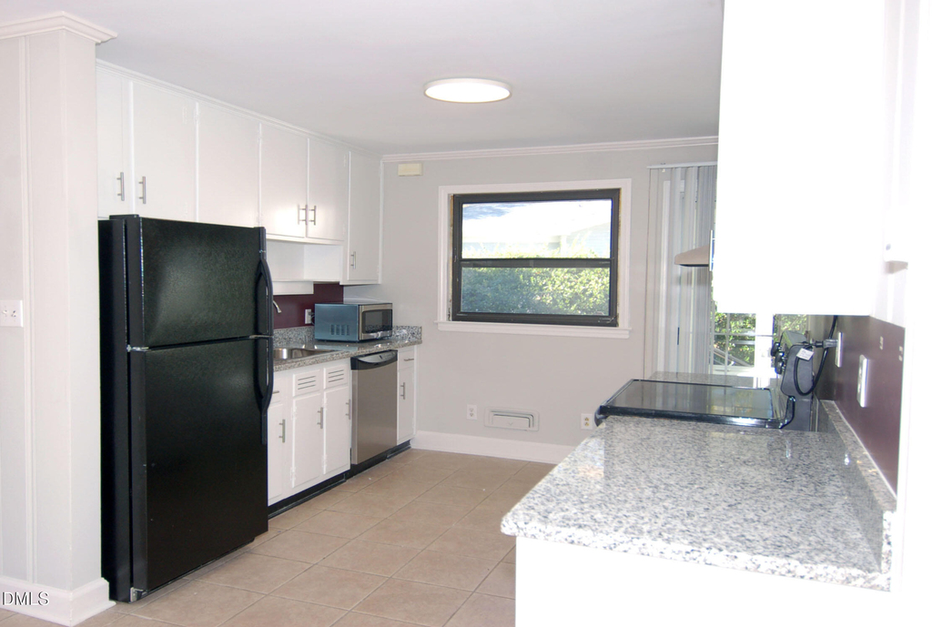 727 Graham Street - Photo 3