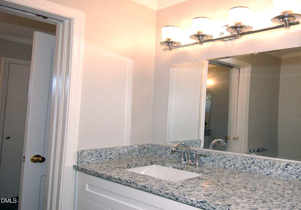 727 Graham Street - Photo 13