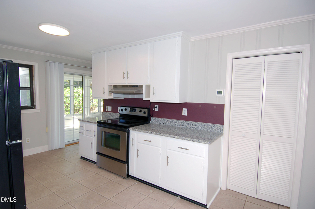 727 Graham Street - Photo 2
