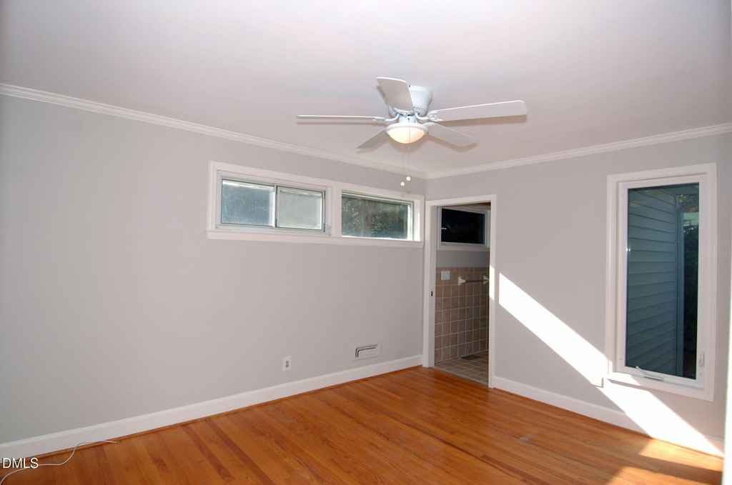 727 Graham Street - Photo 9